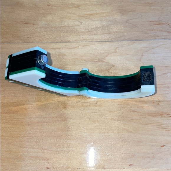 Vintage lucite bracelet raised pattern - Picture 4 of 6